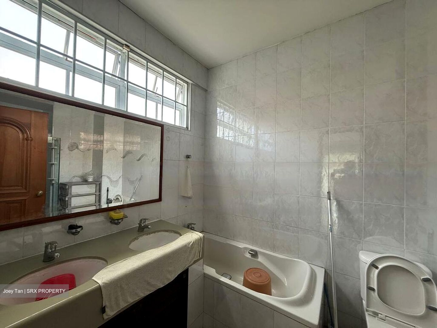 Golden Hill Estate (D19), Terrace #447273041